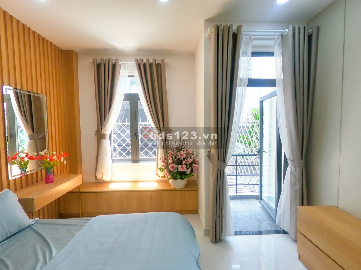 Bán nhà quận Tân Phú MT Nguyễn Sơn, kết cấu 1 trệt 4 lầu, có thang máy (DT 4 x 18m), SHR