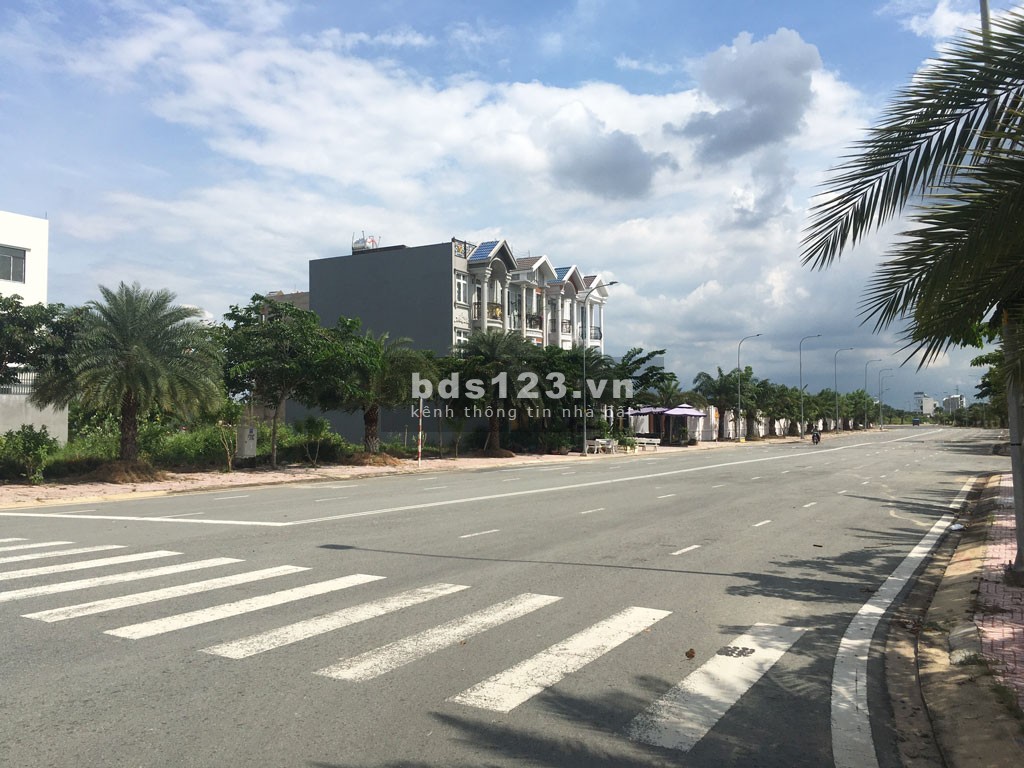 Lô đất diện tích 85m2, khu dân cư Centana Long Trường Quận 9, giá 4 tỷ