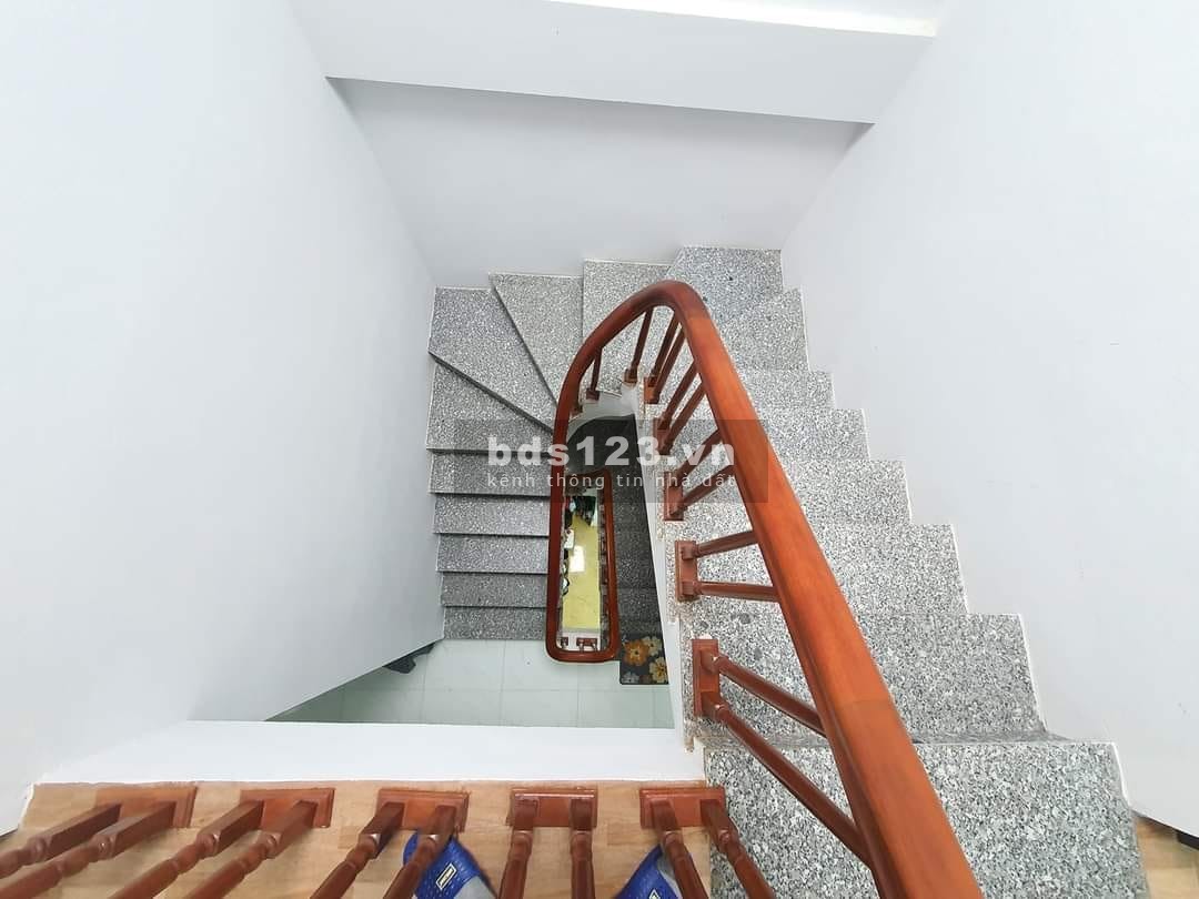 Nhà Giáp Nhị 46m, ô tô đỗ cửa, giá bán 3 tỷ 850tr tiện ích đủ