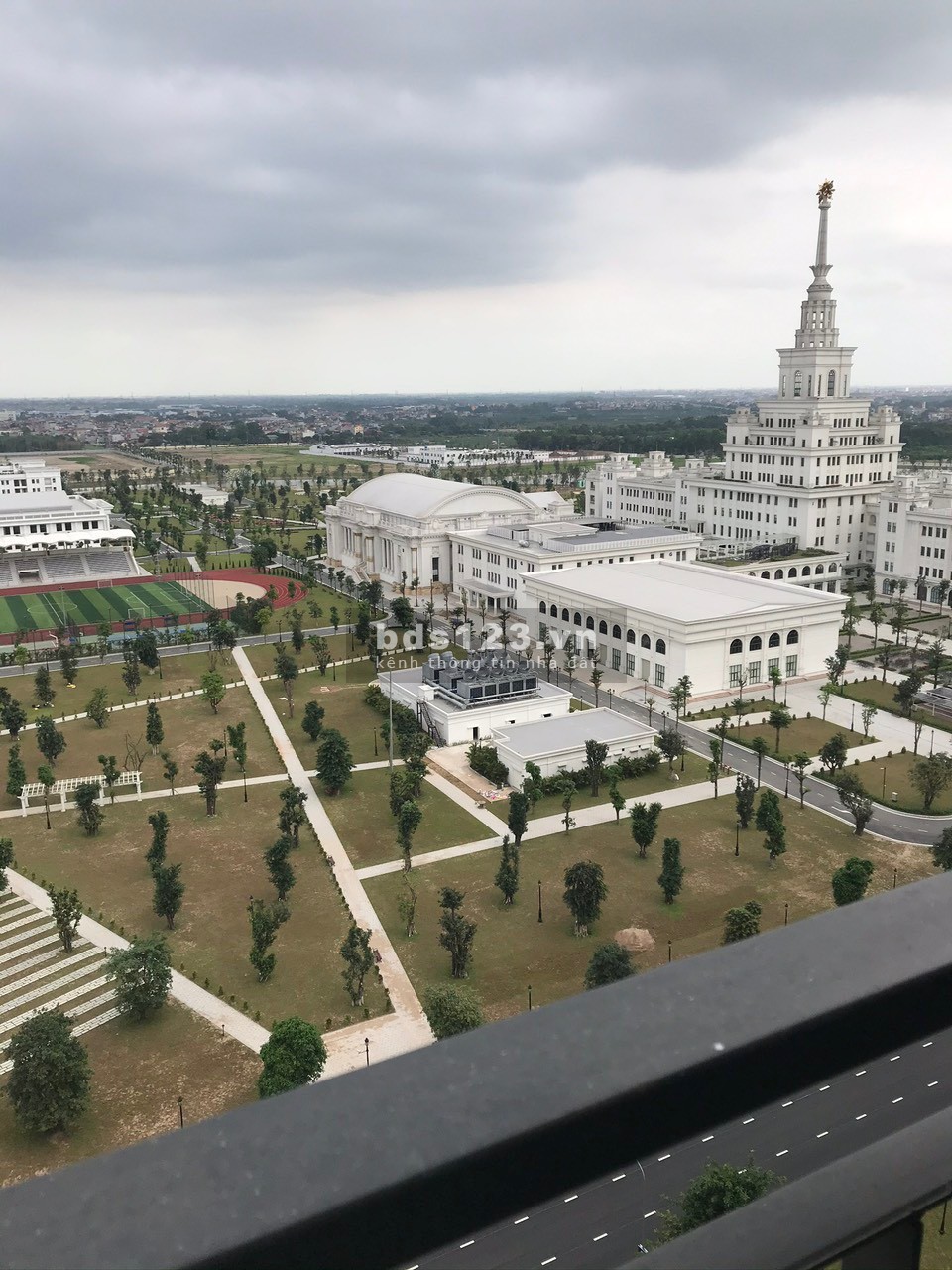 Bán căn hộ căn 3 phòng ngủ view hoa hậu đại học Vinuni full đồ, giá 2.6 tỷ lh 0987.767.788