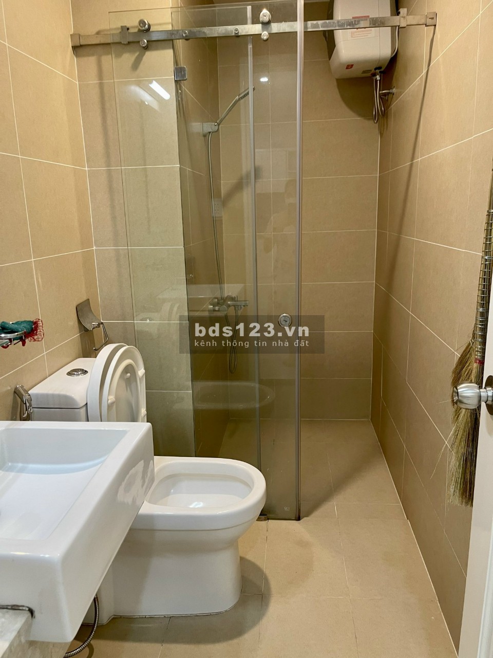 Cần cho thuê căn 2pn 2wc như hình tại Florita Q7. LH: 0835130091 Nhung