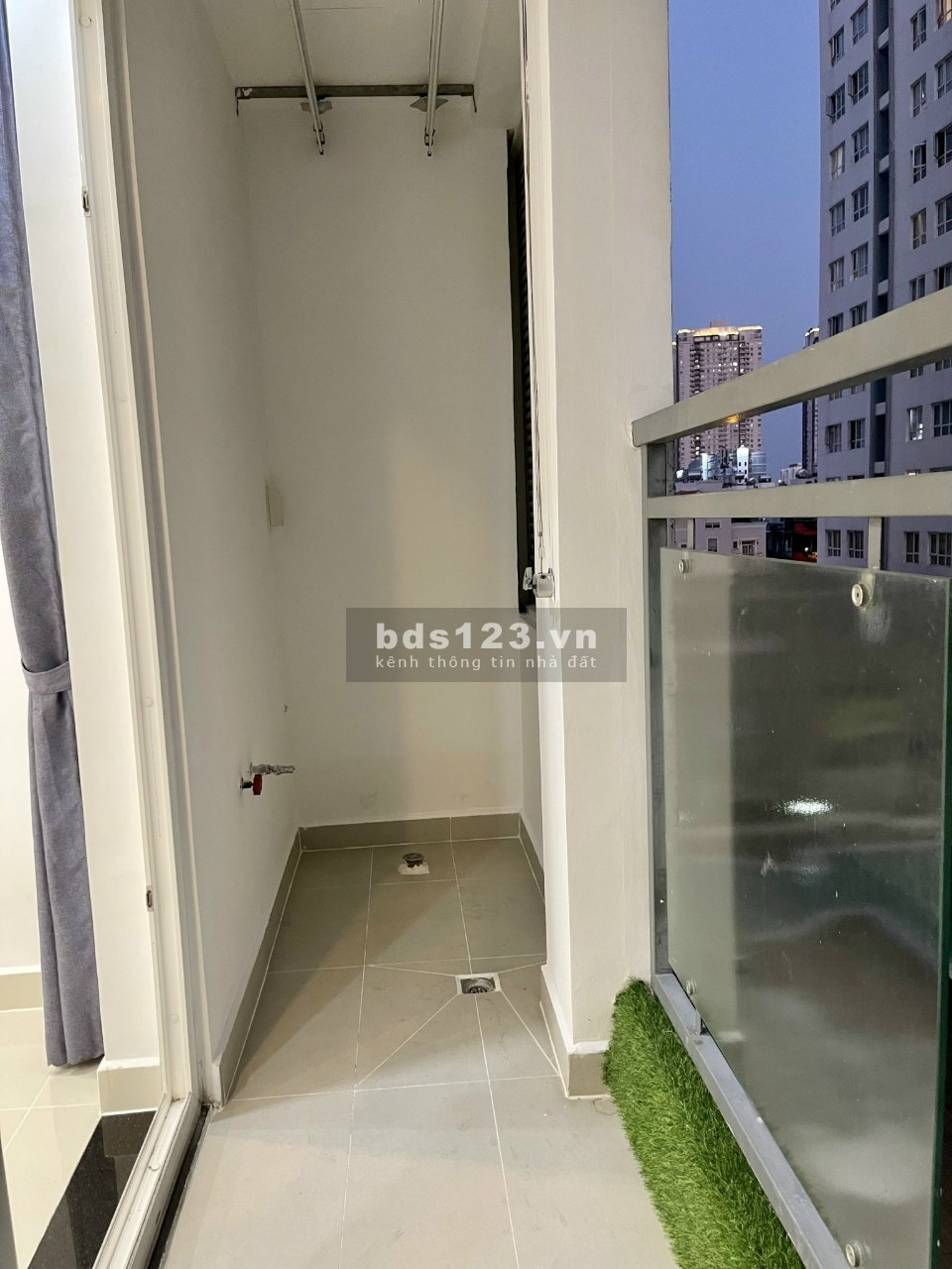 Cần cho thuê căn 2pn 2wc như hình tại Florita Q7. LH: 0835130091 Nhung
