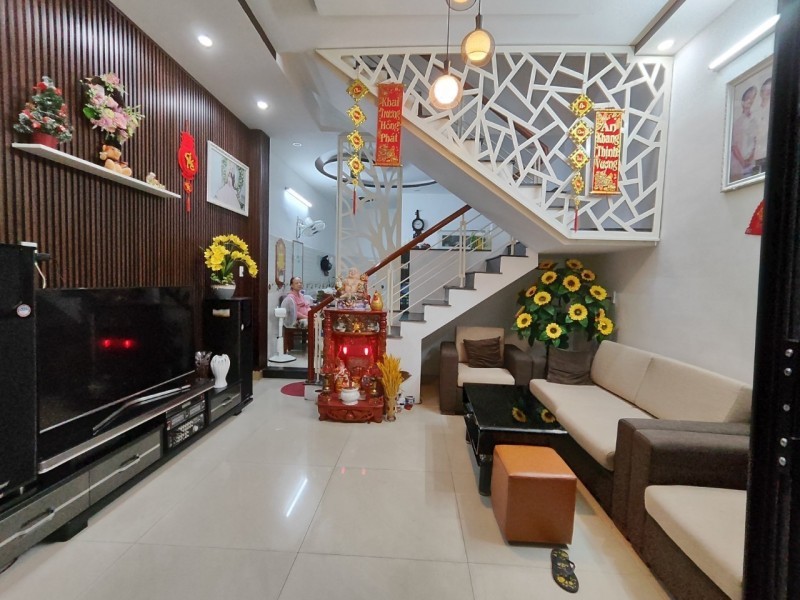 Bán nhà đường Trưng Nữ Vương, trung tâm TP Đà Nẵng, nhà 3 tầng, nhỉnh giá 2 tỷ đồng TL