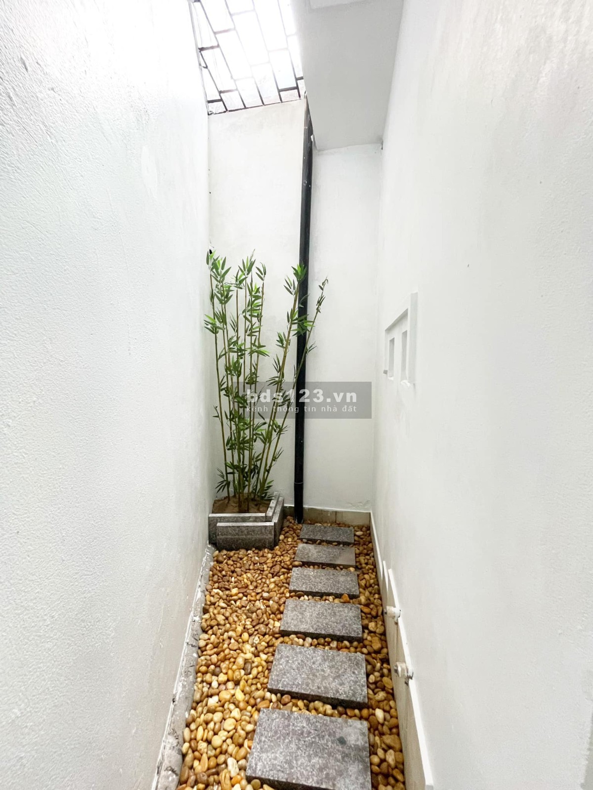 Bán nhà riêng tại 102, Nguyễn Khánh Toàn, khu vực gần ô tô, KD đỉnh, DT 50m² x 5 tầng, giá 5.1 tỷ