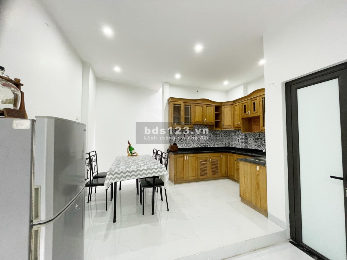 Bán nhà riêng tại 102, Nguyễn Khánh Toàn, khu vực gần ô tô, KD đỉnh, DT 50m² x 5 tầng, giá 5.1 tỷ