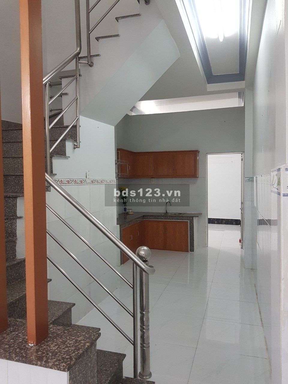 Cho thuê nhà nguyên căn hẻm xe hơi, 3PN, 2WC, Q12