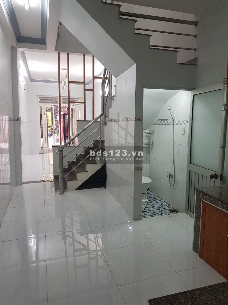 Cho thuê nhà nguyên căn hẻm xe hơi, 3PN, 2WC, Q12