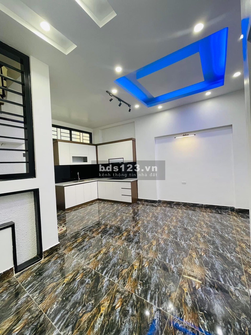 Bán nhà ngay trung tâm Cầu Giấy - nhà phong cách hiện đại - giá 4tỷ150 - dt 30m2
