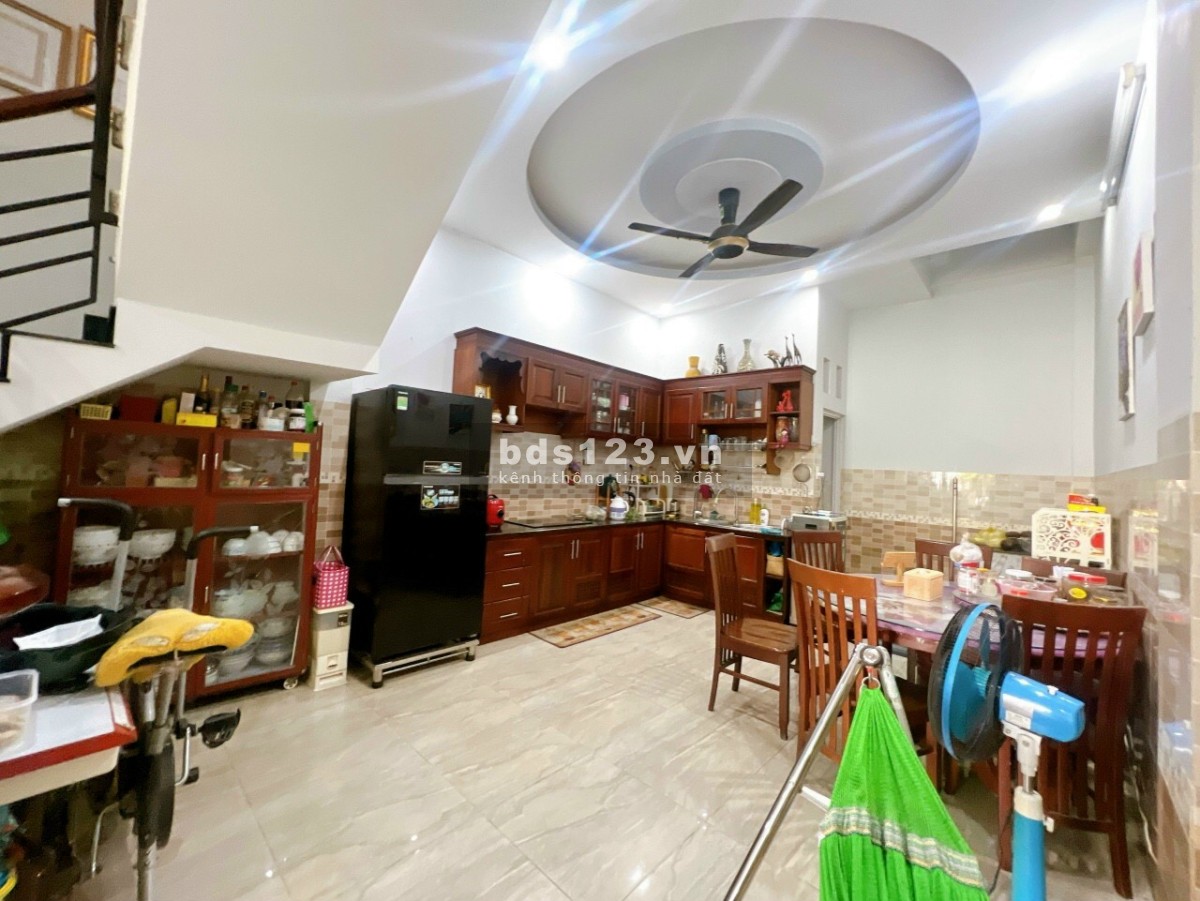 Bán nhà Lạc Long Quân, phường 10, Tân Bình, nhà rộng thoáng giá chỉ 5,7 tỷ