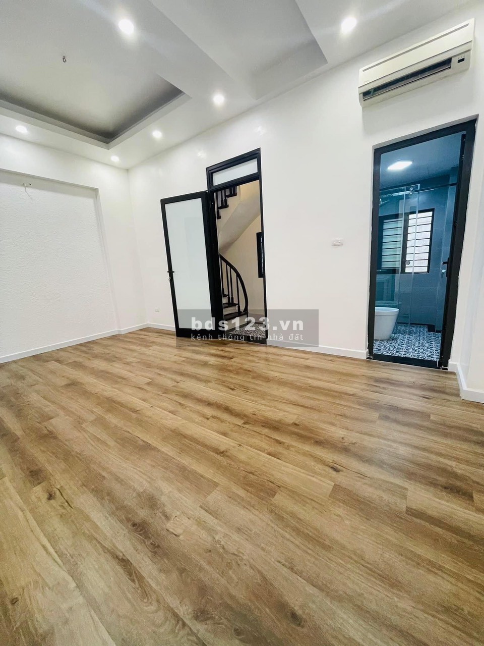 Bán nhà ngay trung tâm Cầu Giấy - nhà phong cách hiện đại - giá 4tỷ150 - dt 30m2