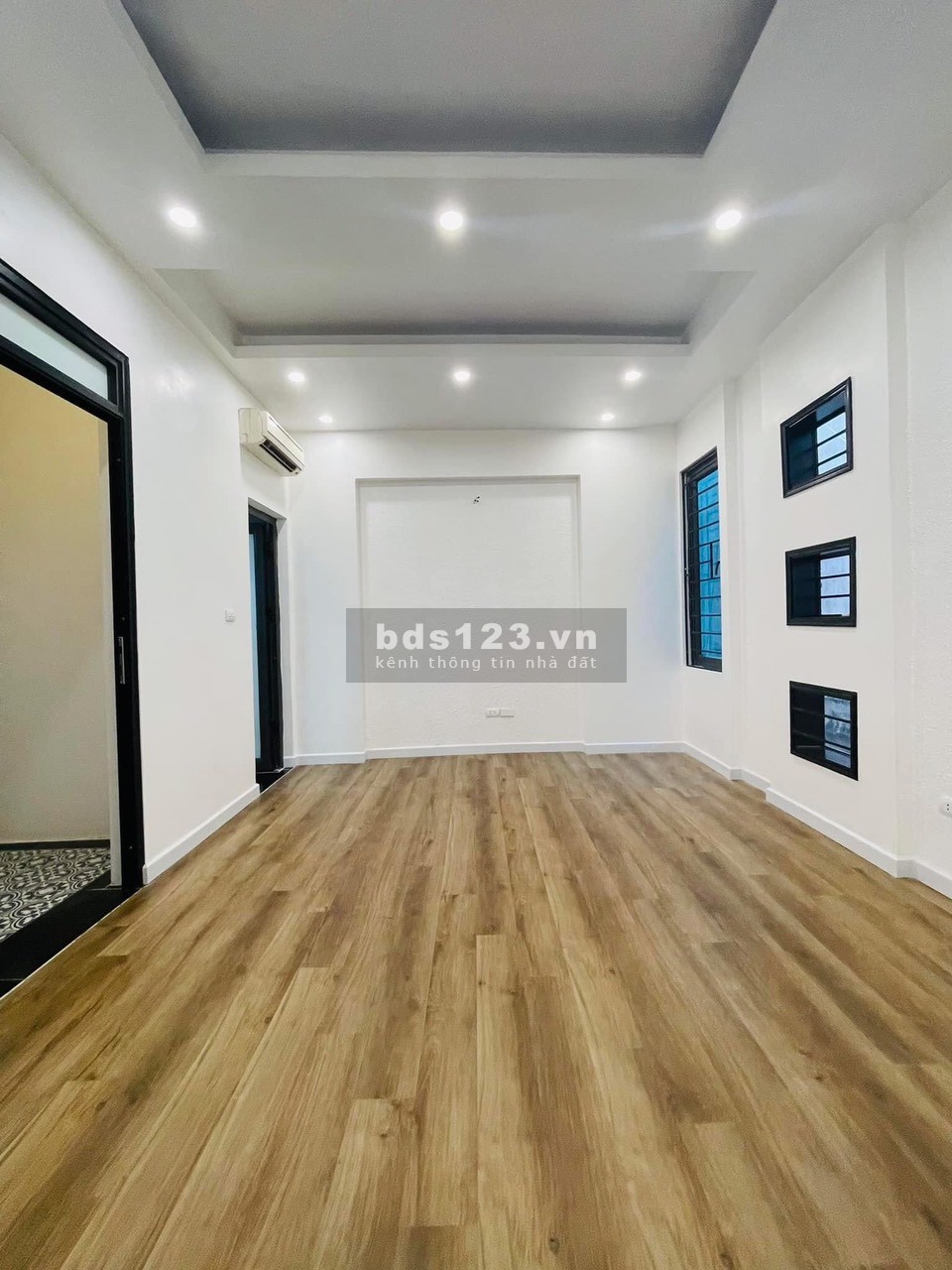 Bán nhà ngay trung tâm Cầu Giấy - nhà phong cách hiện đại - giá 4tỷ150 - dt 30m2