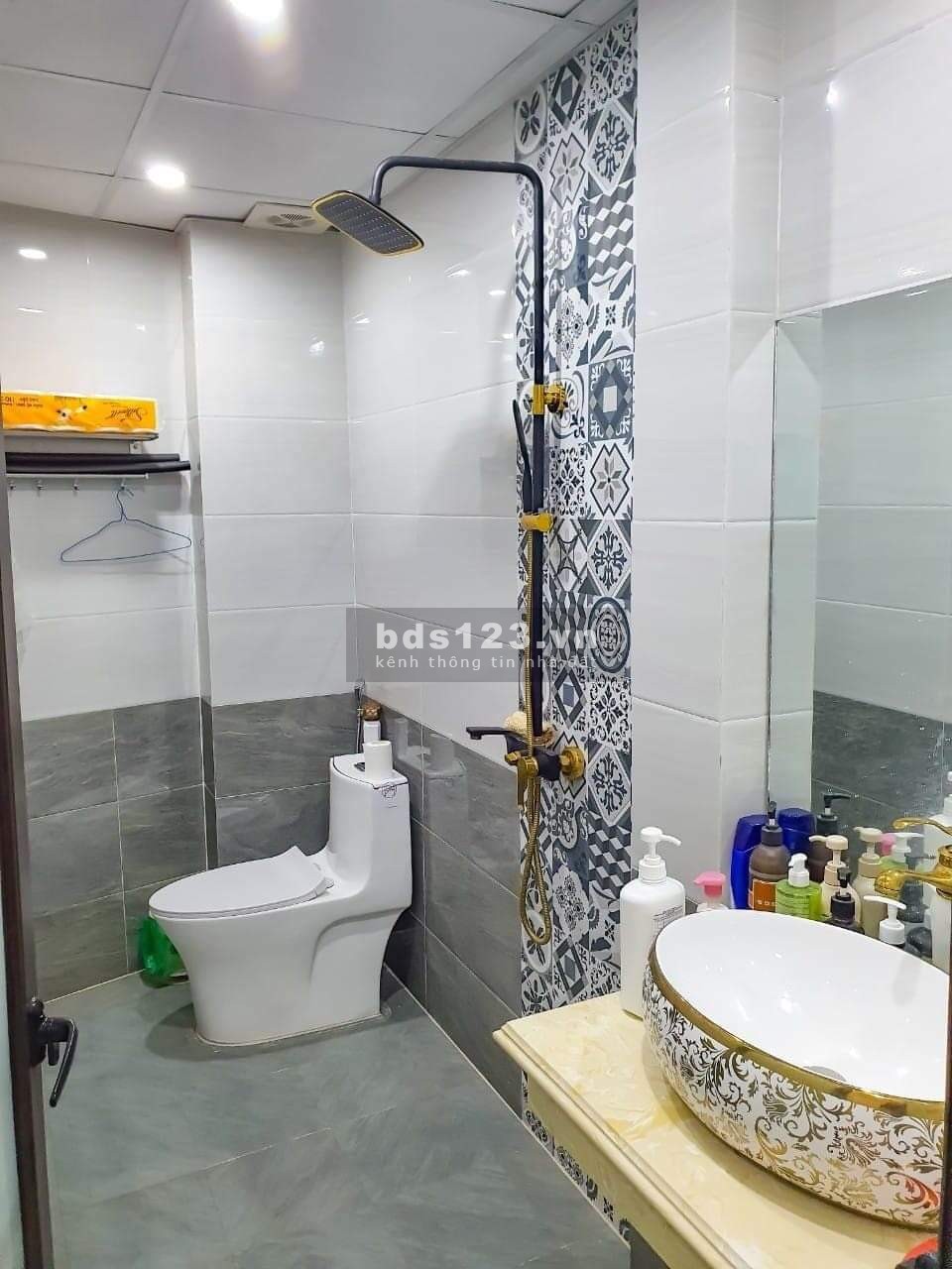 Bán nhà Đức Giang DT 31m² x 5 Tầng, có Gara ô tô, căn góc siêu đẹp