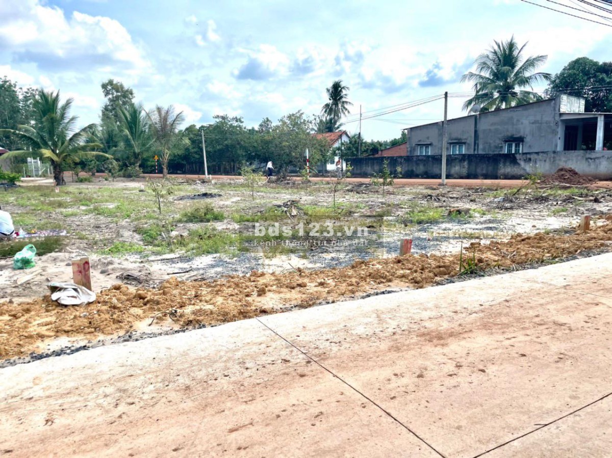 Ra gấp lô đất gần khu công nghiệp giá đầu tư, tiện ích đủ, đường lớn