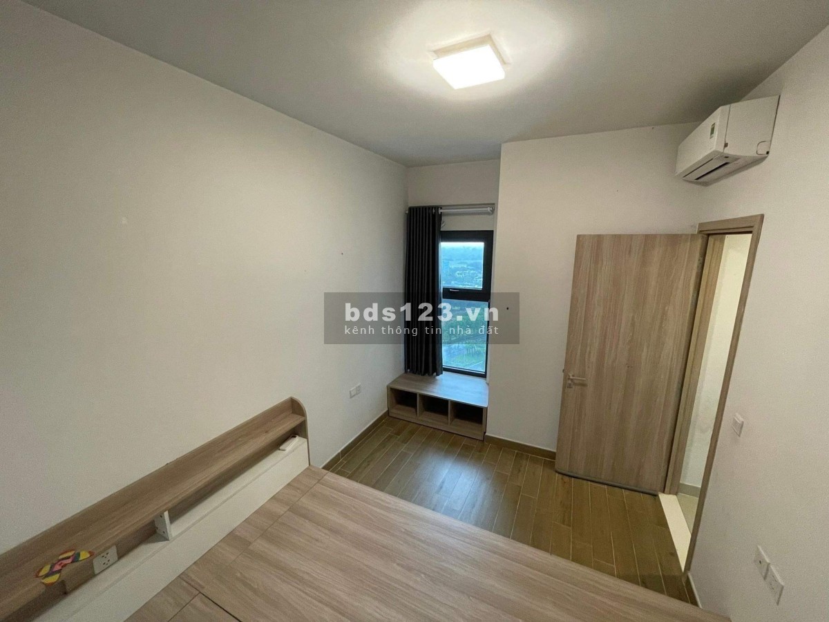 Cần bán căn hộ 58m2, 2NG 1WC, tòa Sky 3 Ecopark, ban công ĐN, giá 1950 tỷ bao phí. LH 0964109408