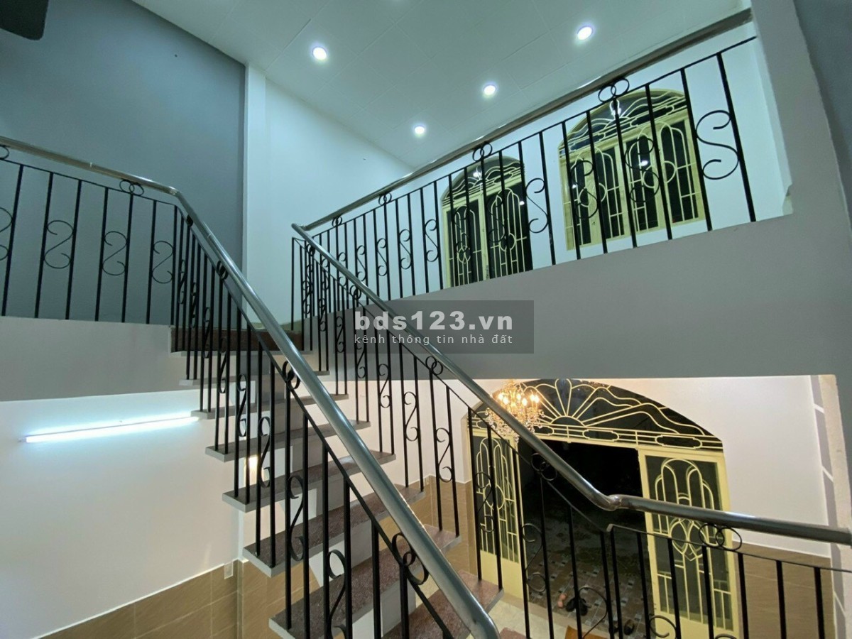 Bán nhà hẻm Dương Đức Hiền Quận Tân Phú, 1 trệt 1 lầu LH 0522637936
