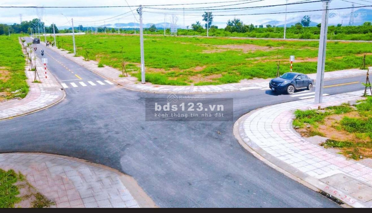 Sụp hầm! ( Cặp góc + kề góc ) hướng Đông, mặt tiền quốc lộ 14, thích hợp kinh doanh