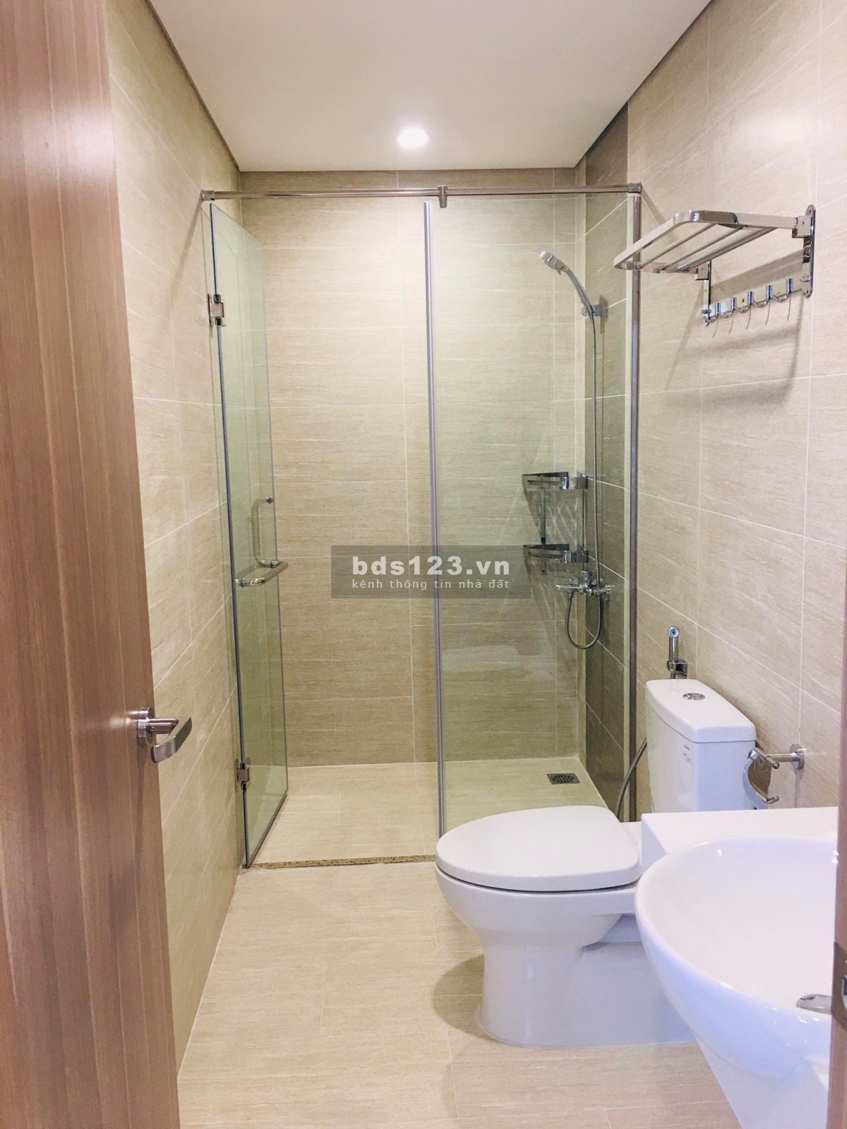 Cho thuê Vinhome SmartCity căn góc 3 ngủ view bể bơi full đồ 14tr/tháng