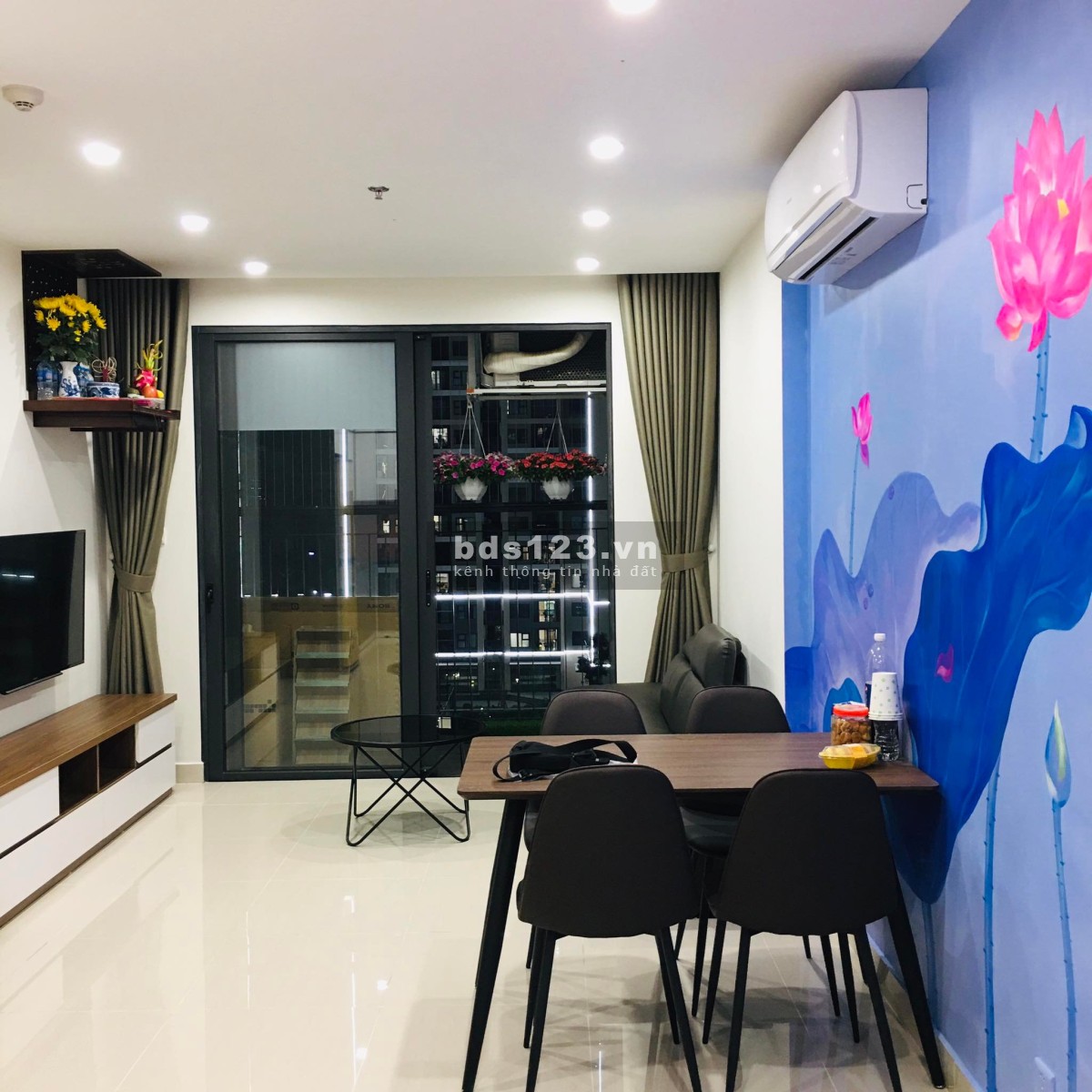 Cho thuê Vinhome SmartCity căn góc 3 ngủ view bể bơi full đồ 14tr/tháng