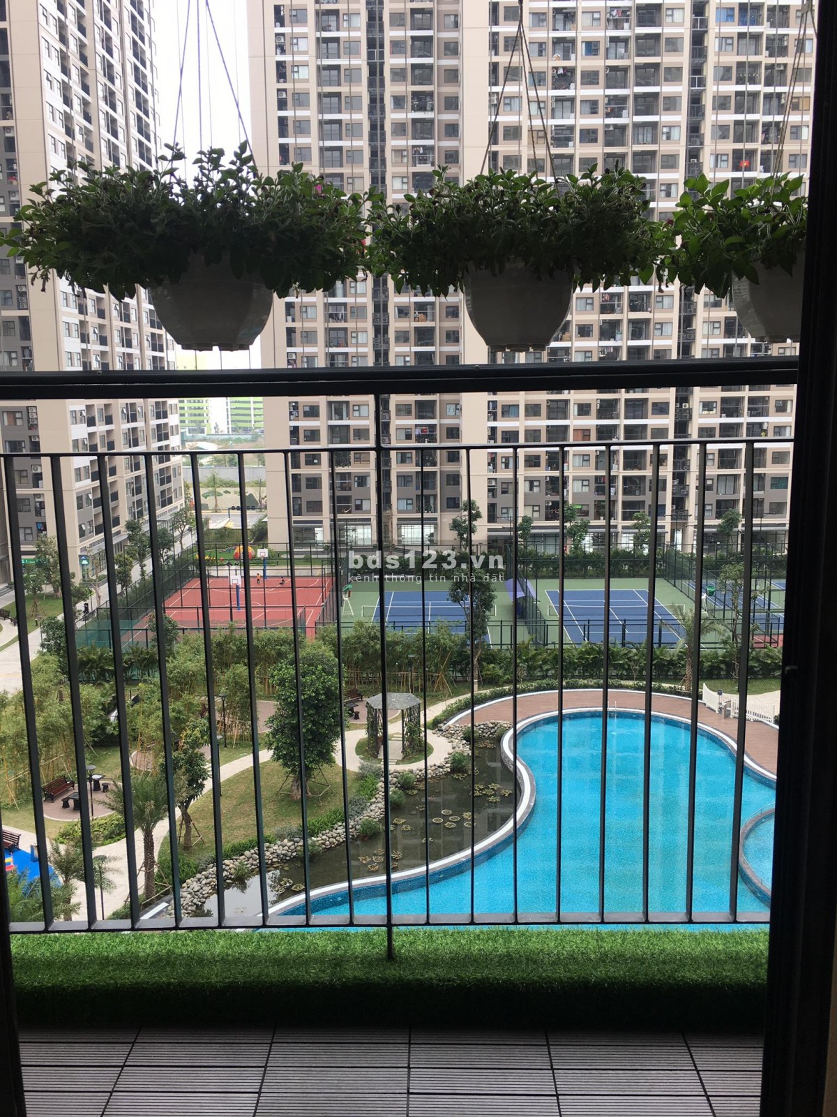 Cho thuê Vinhome SmartCity căn góc 3 ngủ view bể bơi full đồ 14tr/tháng