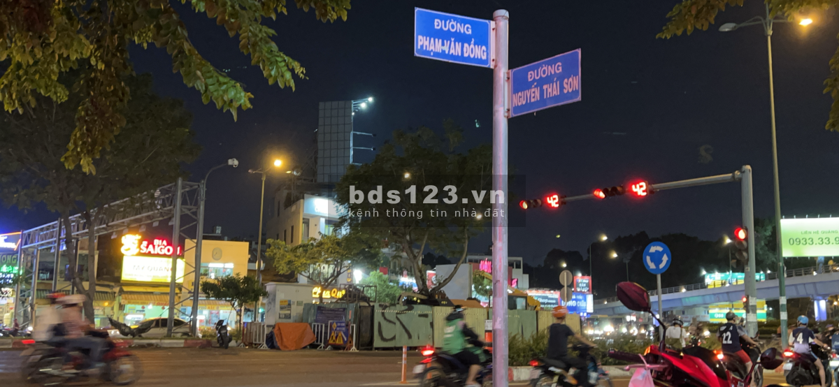 Bán nhà ngộp bank mặt tiền đường Nguyễn Thái Sơn, đối diện bệnh viện 175