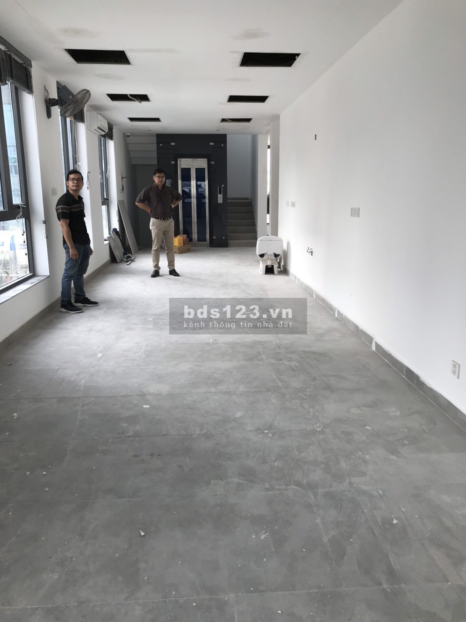 Chính chủ cần cho thuê văn phòng tại tòa nhà gần Sân bay Tân Sơn Nhất