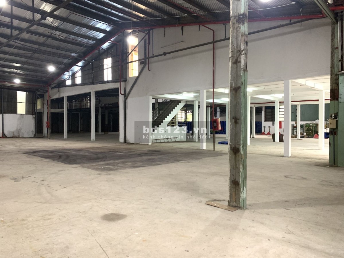 Cho thuê kho dtsd 2100m2 Nguyễn Văn Quá, phường Đông Hưng Thuận, Quận 12