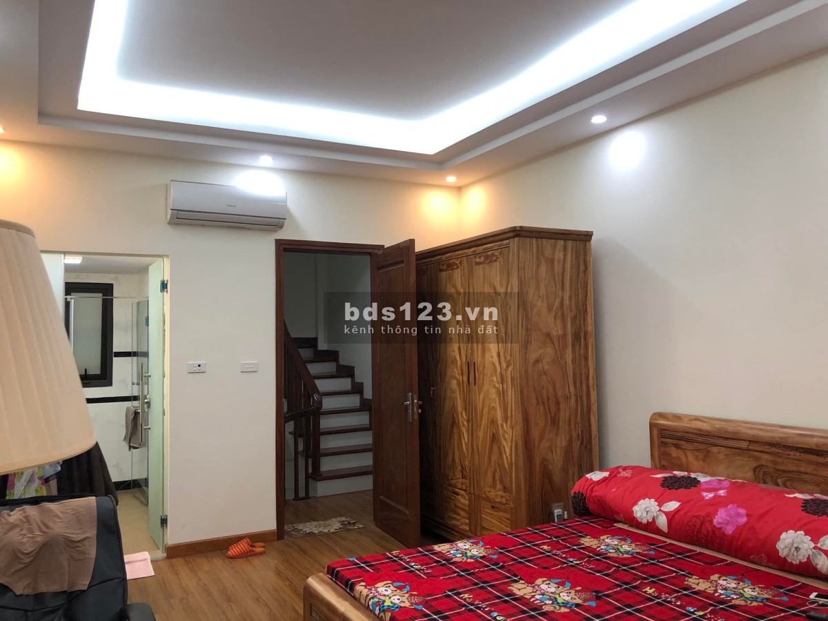 Bán nhà Võ Chí Công 38m2, 5 tầng mặt tiền 4m đẹp long lanh ỏ được ngay 5.5 tỷ