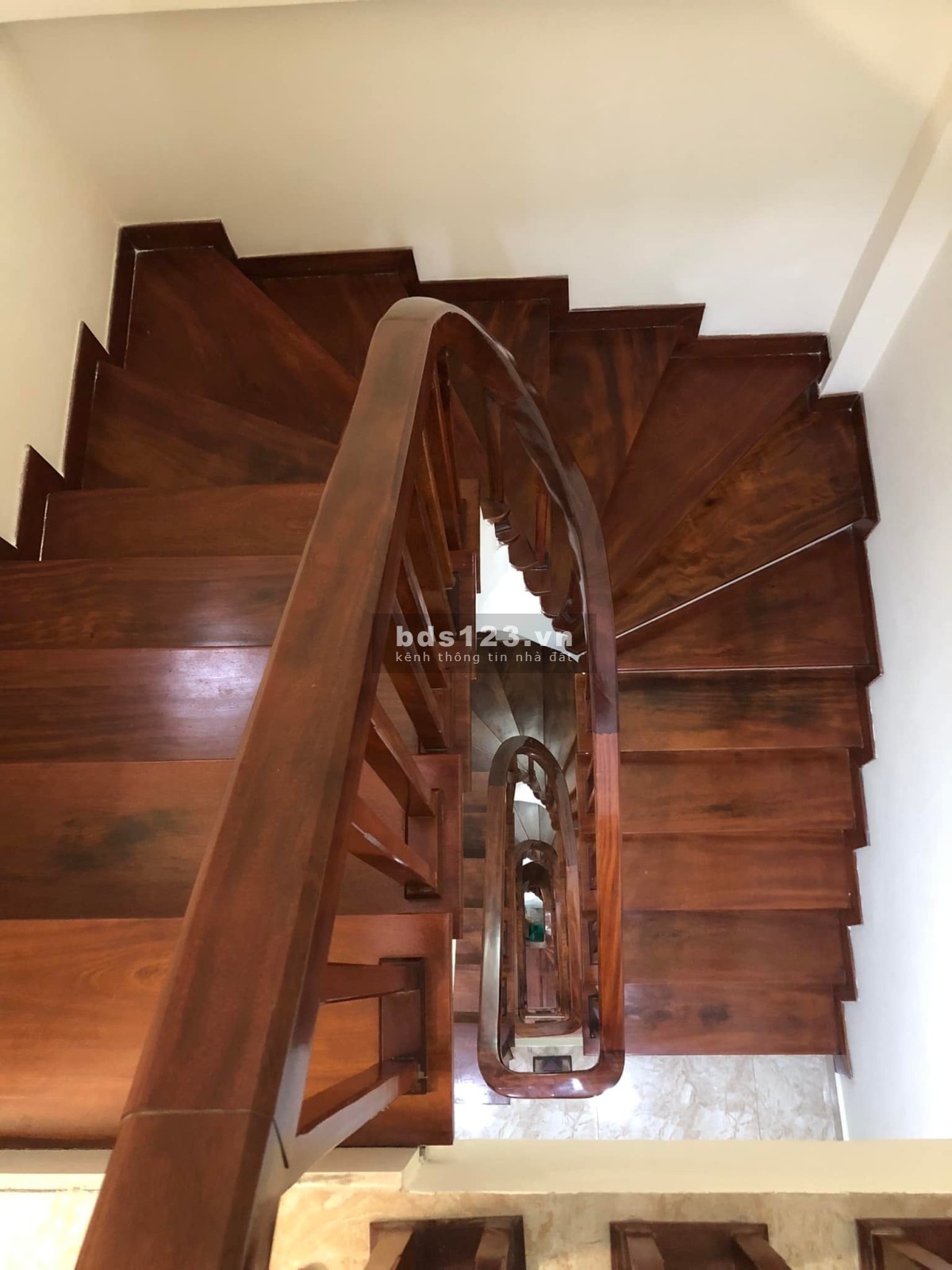 Bán nhà Võ Chí Công 38m2, 5 tầng mặt tiền 4m đẹp long lanh ỏ được ngay 5.5 tỷ