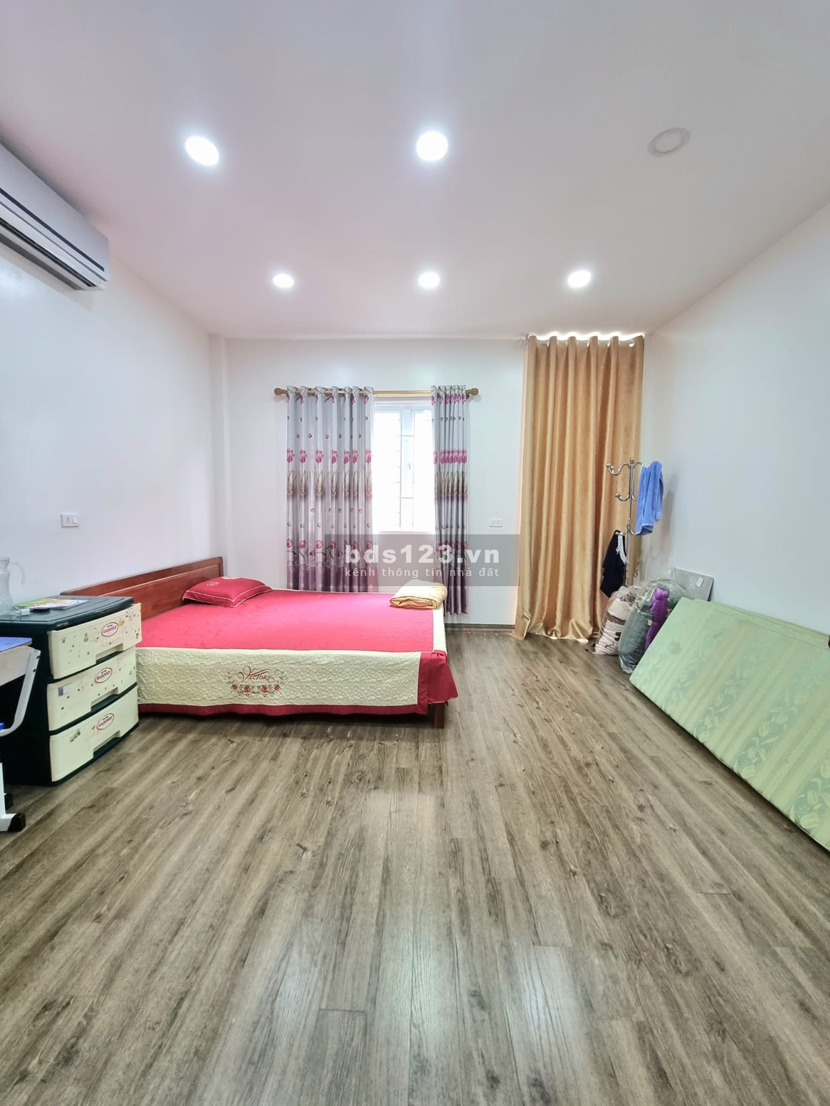 Chủ chuyển vào Nam cần bán gấp nhà đẹp phố Cầu Giấy, lô góc gần phố 3 mặt thoáng vĩnh viễn