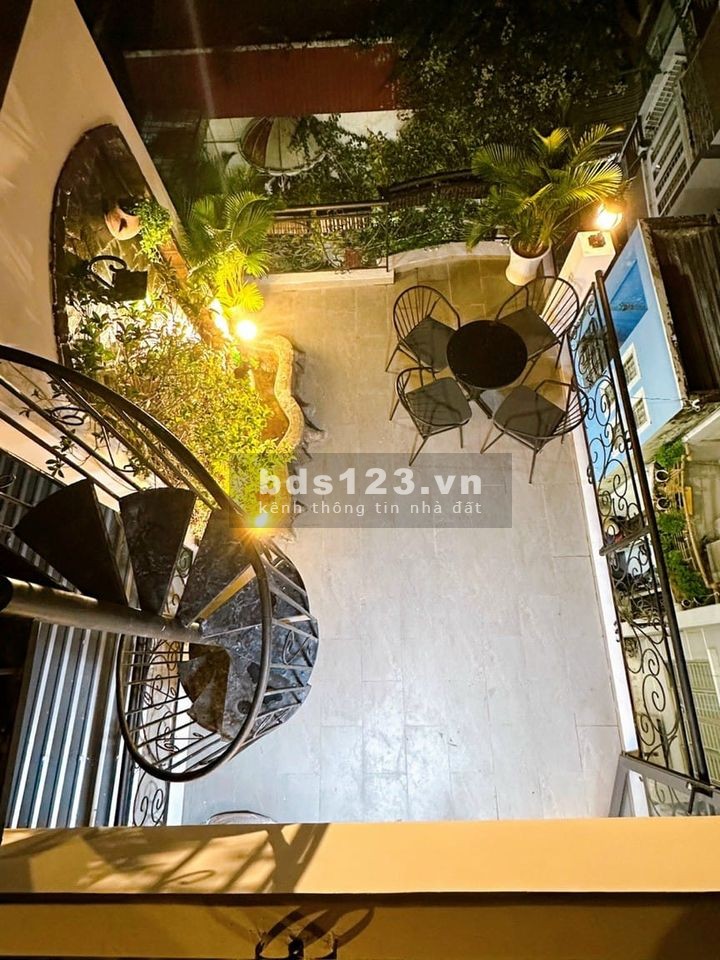 Bán nhà khu VIP Phan Xích Long, nhà 4 lầu xây mới 100%, dọn vào ở được ngay