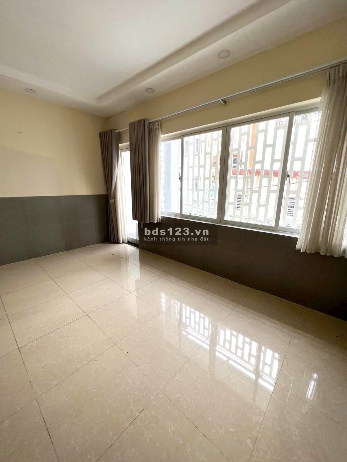 Bán nhà Phú Thạnh, Tân Phú, gần BigC, DT 70m² x 2 tầng, MT 5,2m, 3 PN nở hậu giá chỉ 6 tỷ