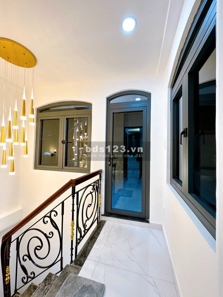 Bán nhà khu VIP Phan Xích Long, nhà 4 lầu xây mới 100%, dọn vào ở được ngay
