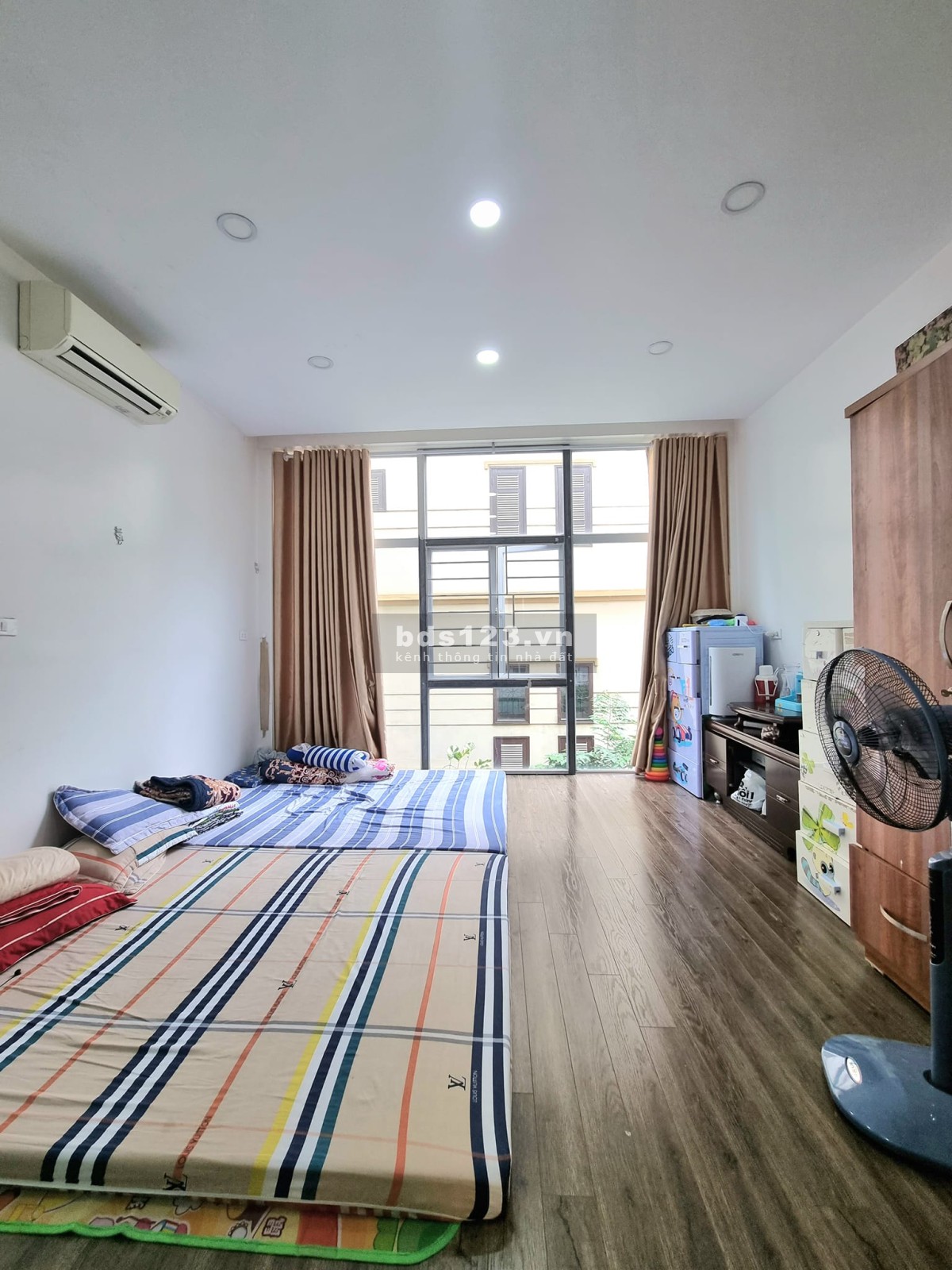 Chủ chuyển vào Nam cần bán gấp nhà đẹp phố Cầu Giấy, lô góc gần phố 3 mặt thoáng vĩnh viễn