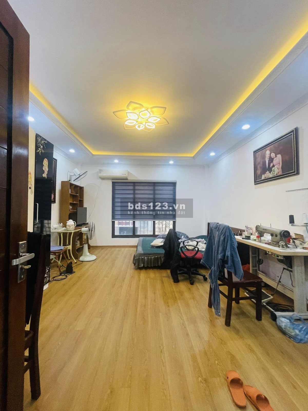 Bán nhà đẹp căn góc 2 mặt thoáng ánh sáng ngập tràn ngõ thông ba gác đua