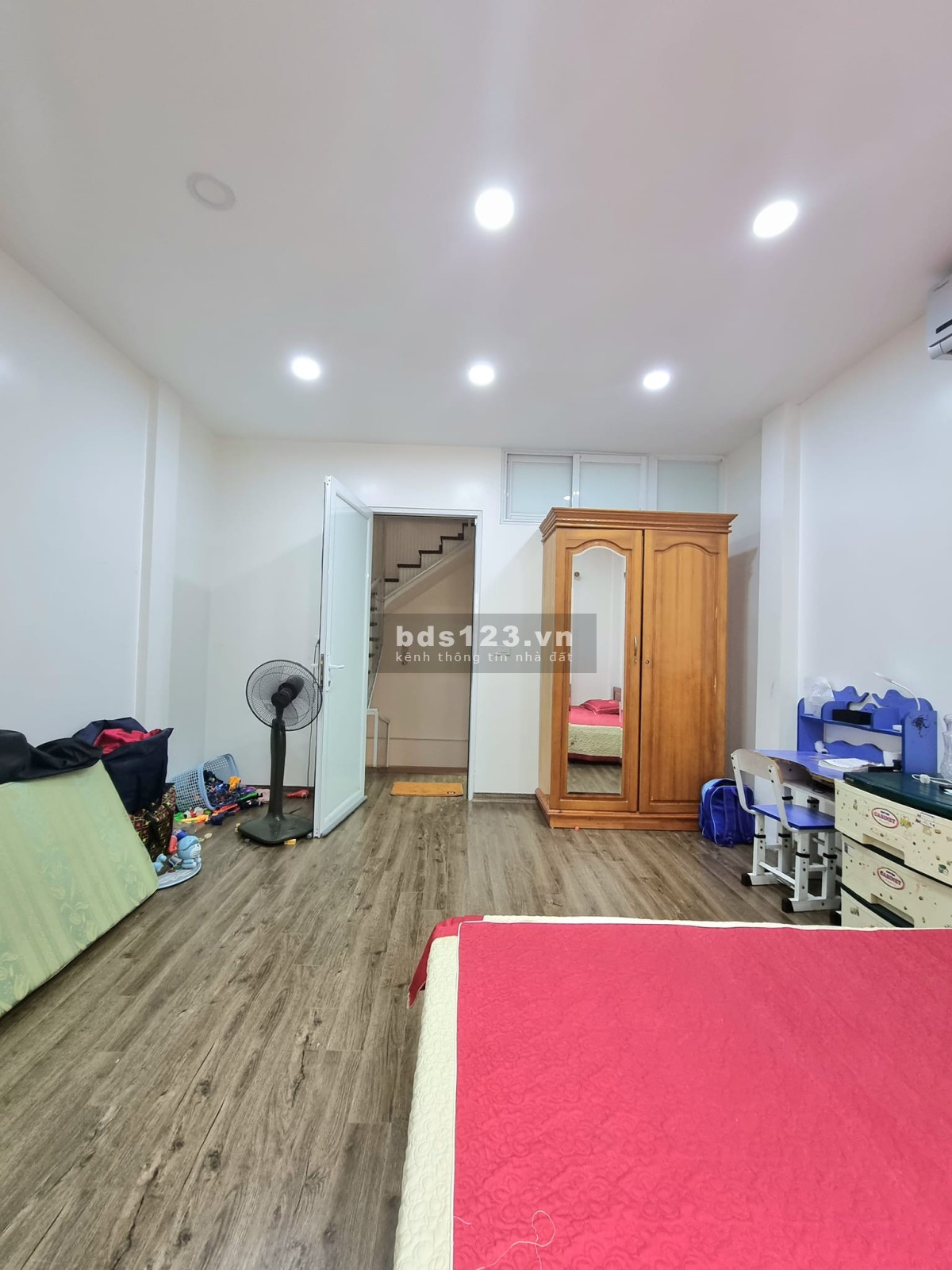 Chủ chuyển vào Nam cần bán gấp nhà đẹp phố Cầu Giấy, lô góc gần phố 3 mặt thoáng vĩnh viễn