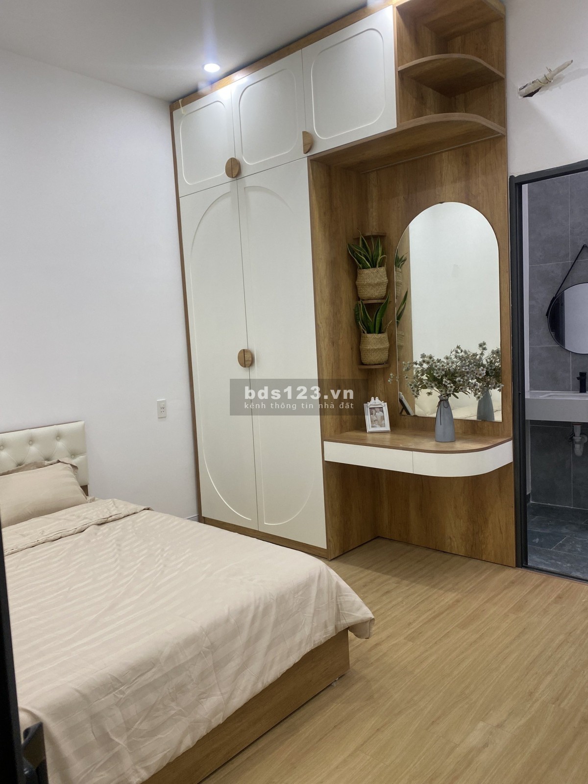Nợ Ngân hàng cần bán gấp nhà gần chợ Đầu mối, khu an ninh