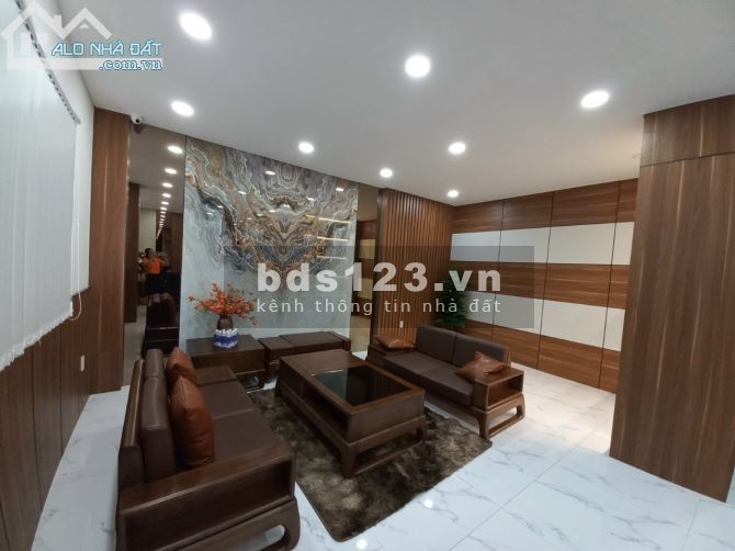 Mặt tiền Nguyễn Sơn Q.Tân Phú HCM DT : 10m x 23m kết cấu 7 tầng Full nội thất cao cấp