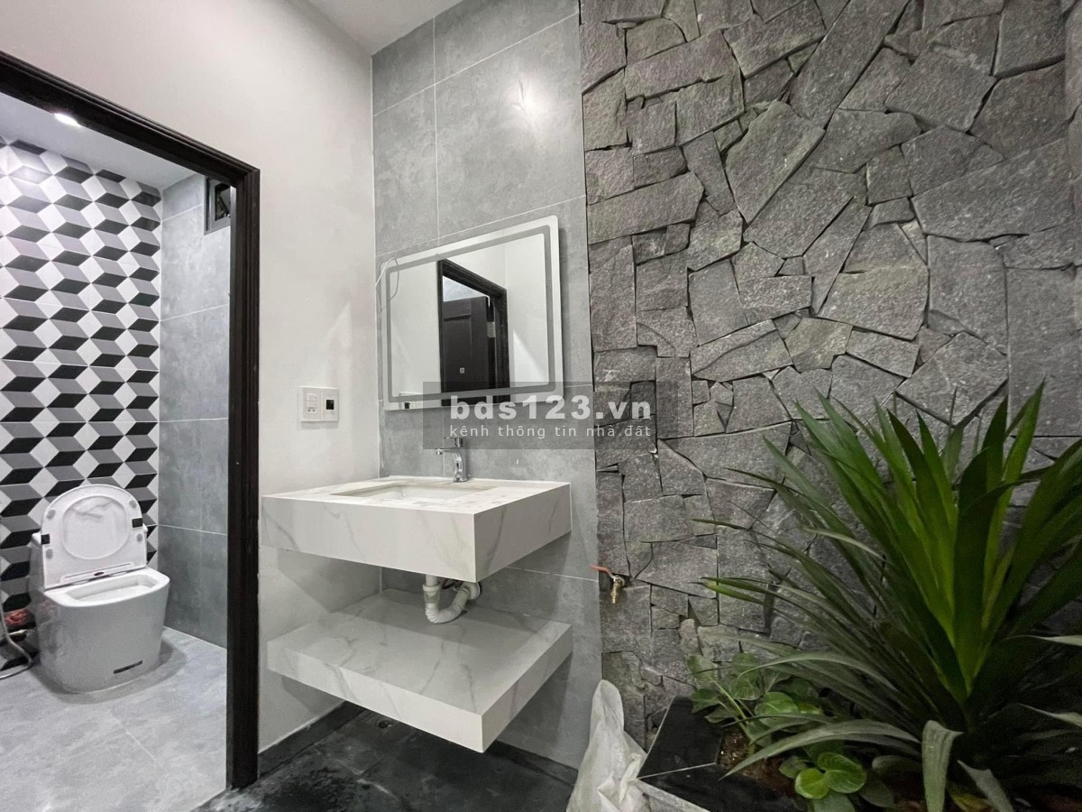 Nợ Ngân hàng cần bán gấp nhà gần chợ Đầu mối, khu an ninh