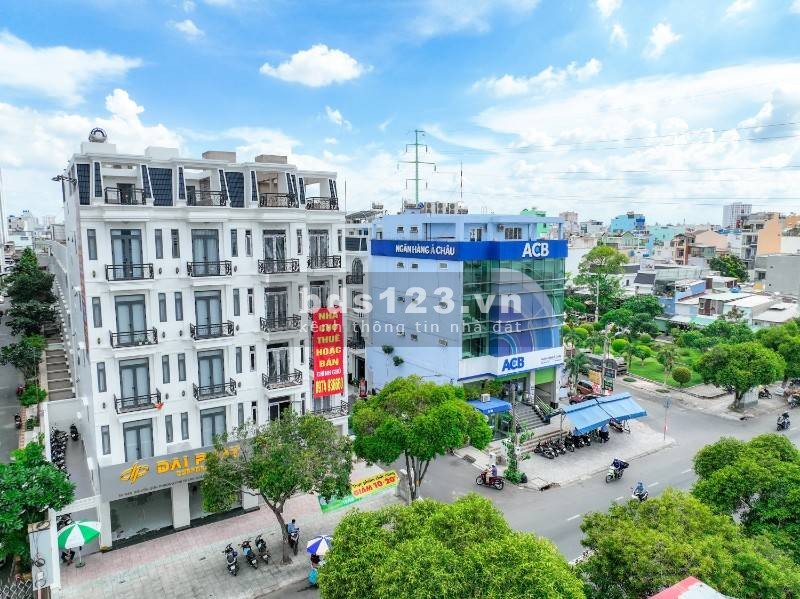 Mặt tiền Nguyễn Sơn Q.Tân Phú HCM DT : 10m x 23m kết cấu 7 tầng Full nội thất cao cấp