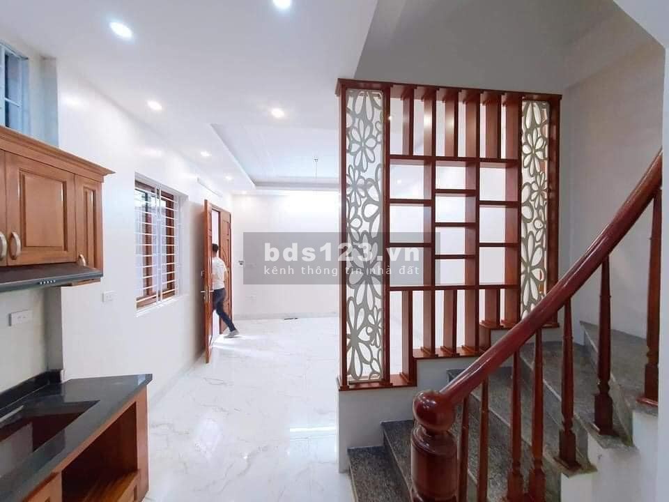 Bán nhà phố Lạc Long Quân, DT 40m² x 5 tầng, MT 6m nhỉnh giá 3 tỷ