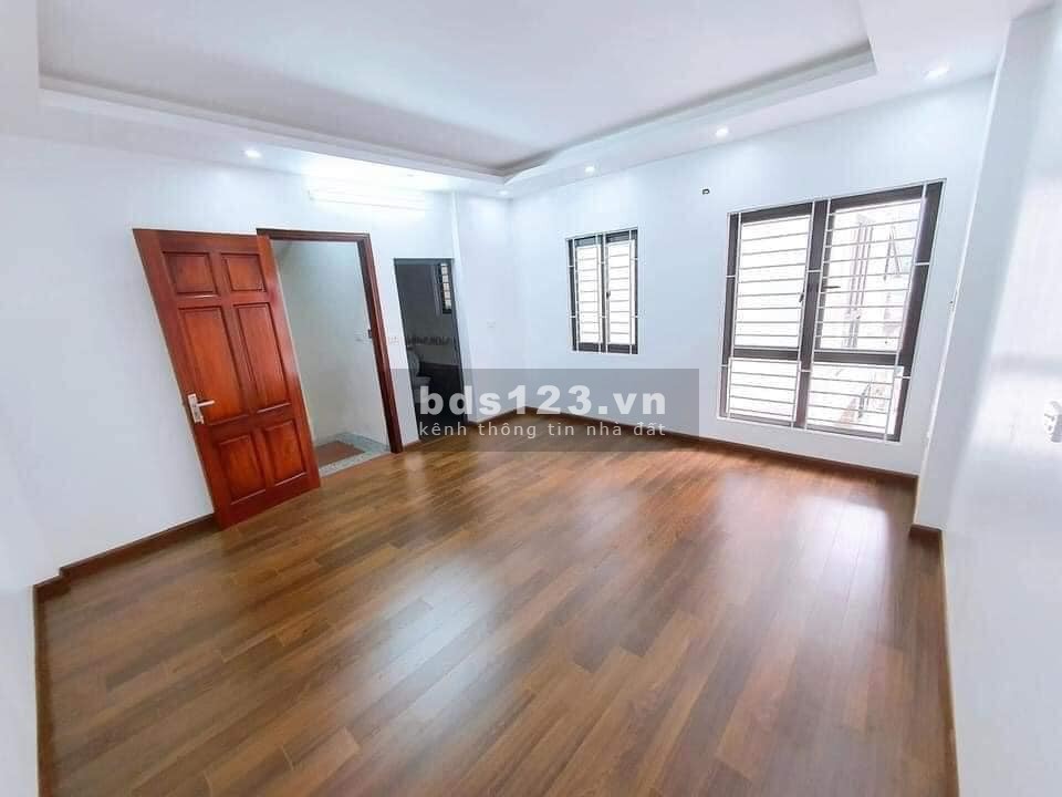 Bán nhà phố Lạc Long Quân, DT 40m² x 5 tầng, MT 6m nhỉnh giá 3 tỷ