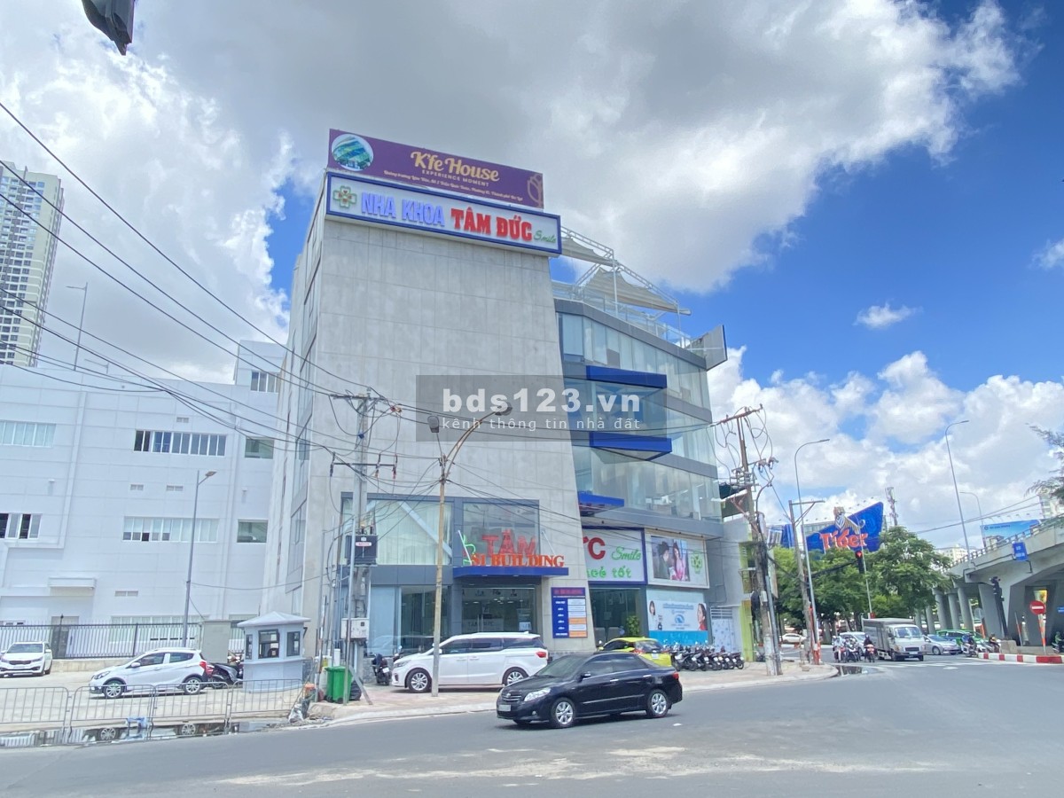 Cho thuê văn phòng tại vị trí đắc địa 2 MT ĐBP-NHC sầm uất, tiện đi lại giao dịch