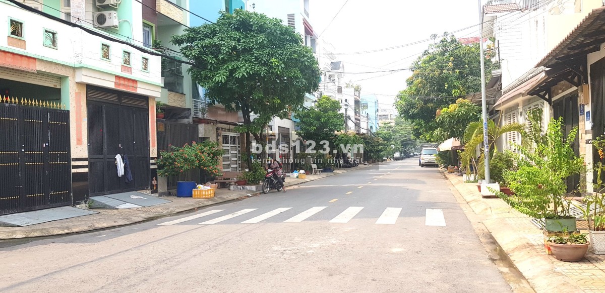 Bán nhà Phú Thạnh, Tân Phú, gần BigC, DT 70m² x 2 tầng, MT 5,2m, 3 PN nở hậu giá chỉ 6 tỷ