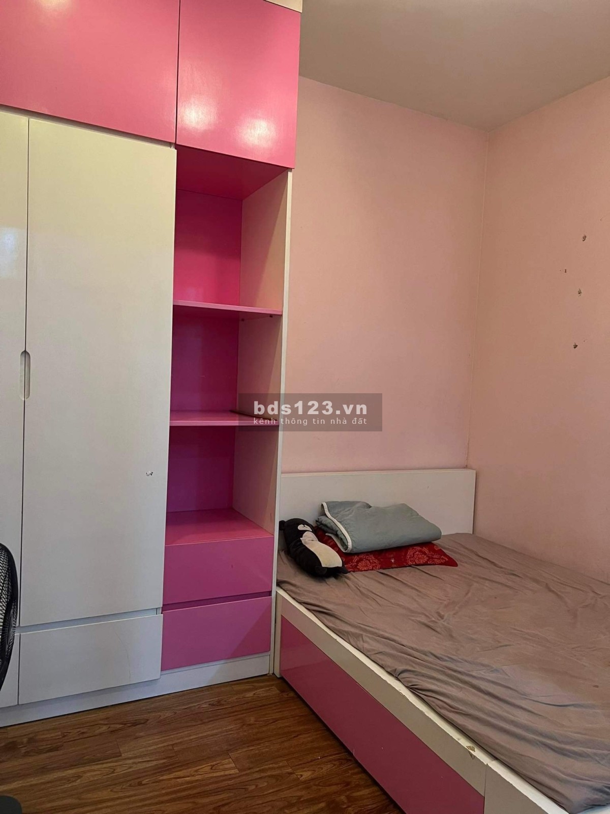 Chính chủ cho thuê căn 2 pn 76m2, full nội thất, view nhìn ra hồ đẹp xịn sò