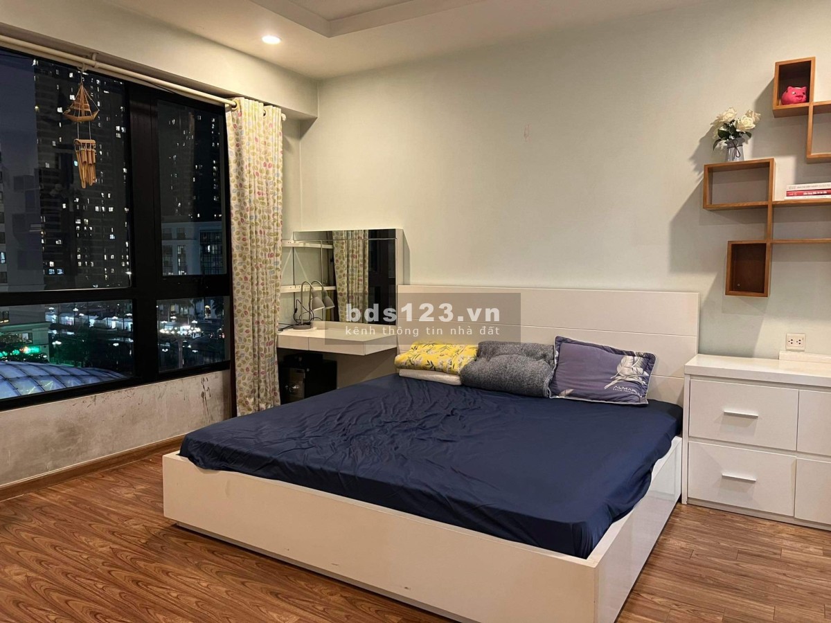 Chính chủ cho thuê căn 2 pn 76m2, full nội thất, view nhìn ra hồ đẹp xịn sò