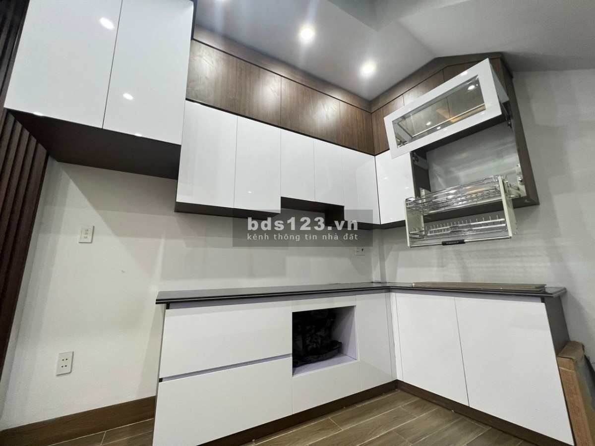 Bán nhà chính chủ đường Lạc Long Quân, TP Hải Dương, nhà 4 tầng mặt tiền sông thông thoáng