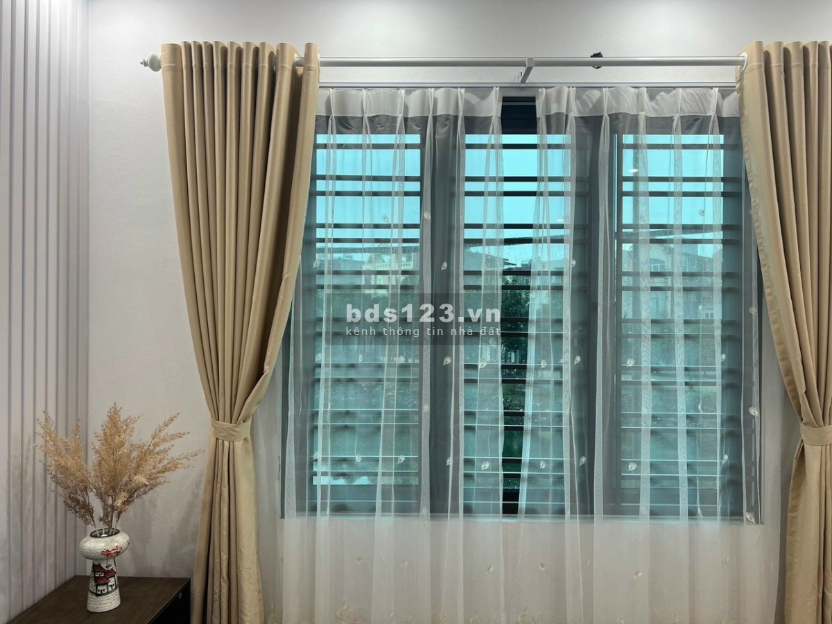 Bán nhà chính chủ đường Lạc Long Quân, TP Hải Dương, nhà 4 tầng mặt tiền sông thông thoáng