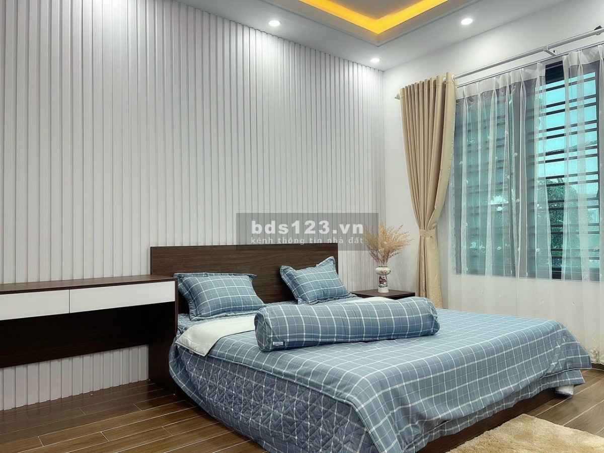 Bán nhà chính chủ đường Lạc Long Quân, TP Hải Dương, nhà 4 tầng mặt tiền sông thông thoáng