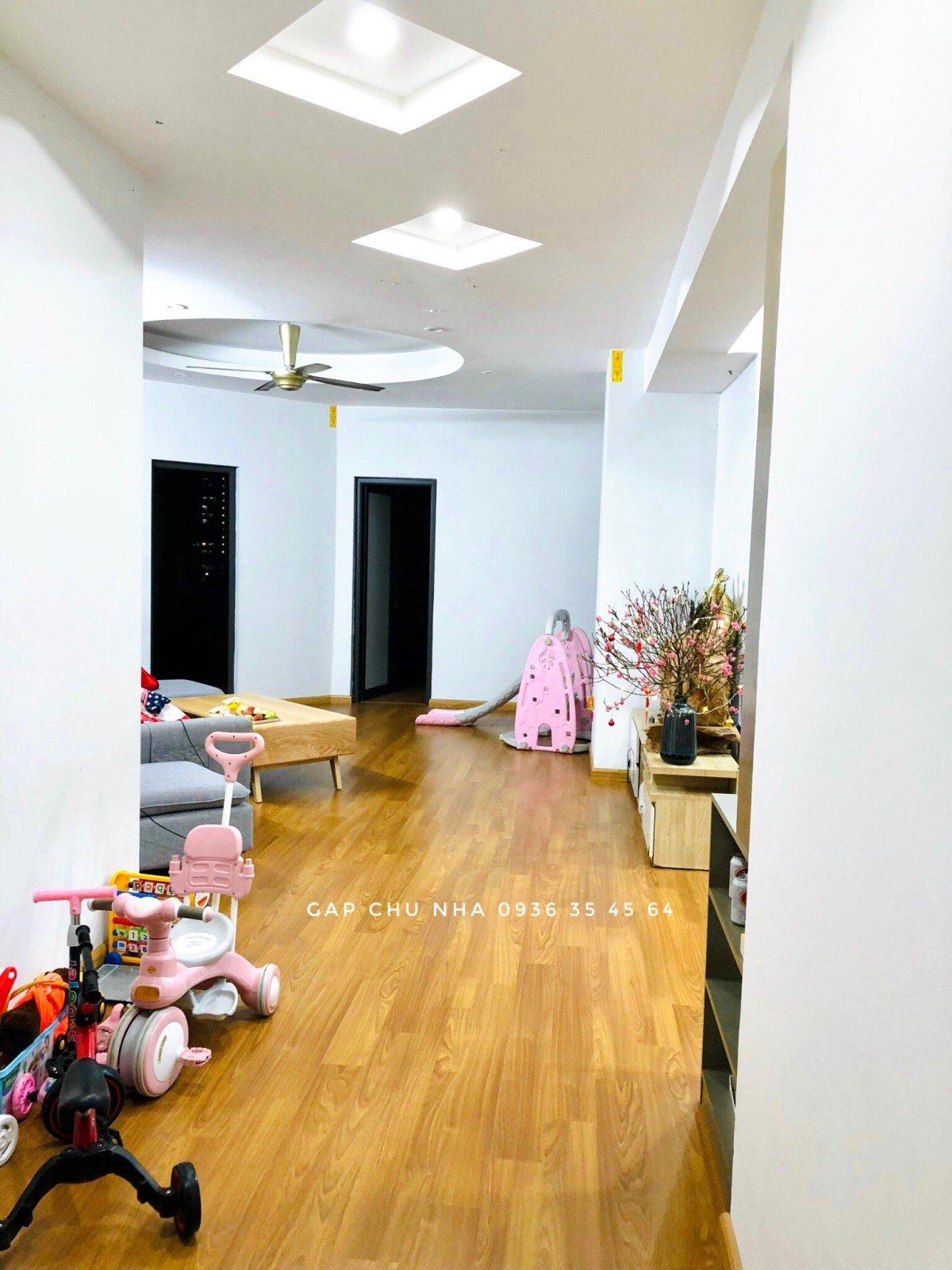 Bán căn hộ 122m2 tại Nguyễn Cơ Thạch, Nam Từ Liêm, giá 2tỷ9, có thương lượng thêm khi gặp xem nhà