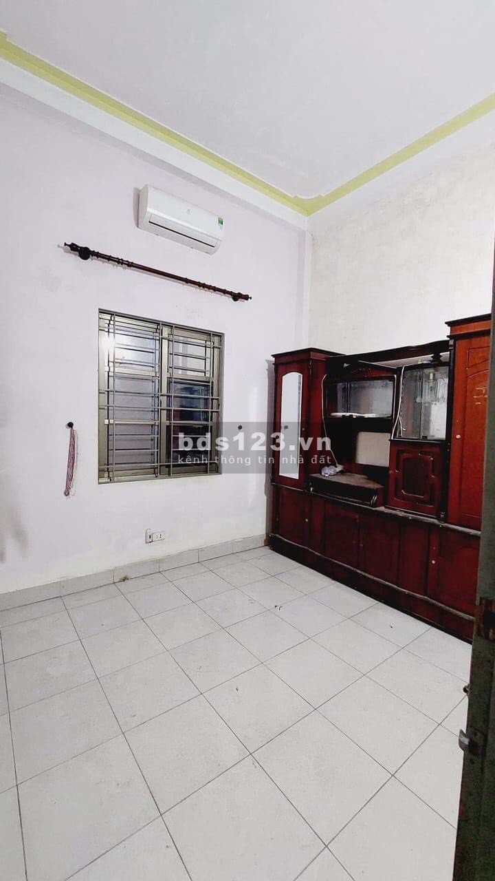 Bán đất tặng nhà thị trấn Hà Đông, ô tô qua cửa kinh doanh đầu tư, nhà 3 tầng giá 60 triệu/m²
